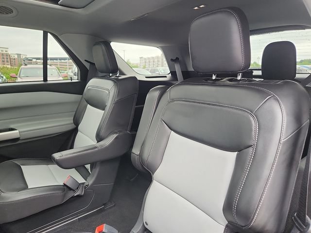 Certified 2022 Ford Explorer XLT w/ Equipment Group 202A AWD/4WD image 25
