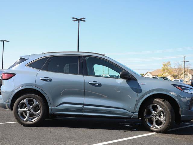 Certified 2024 Ford Escape ST-Line w/ Tech Pack #1 AWD/4WD image 9