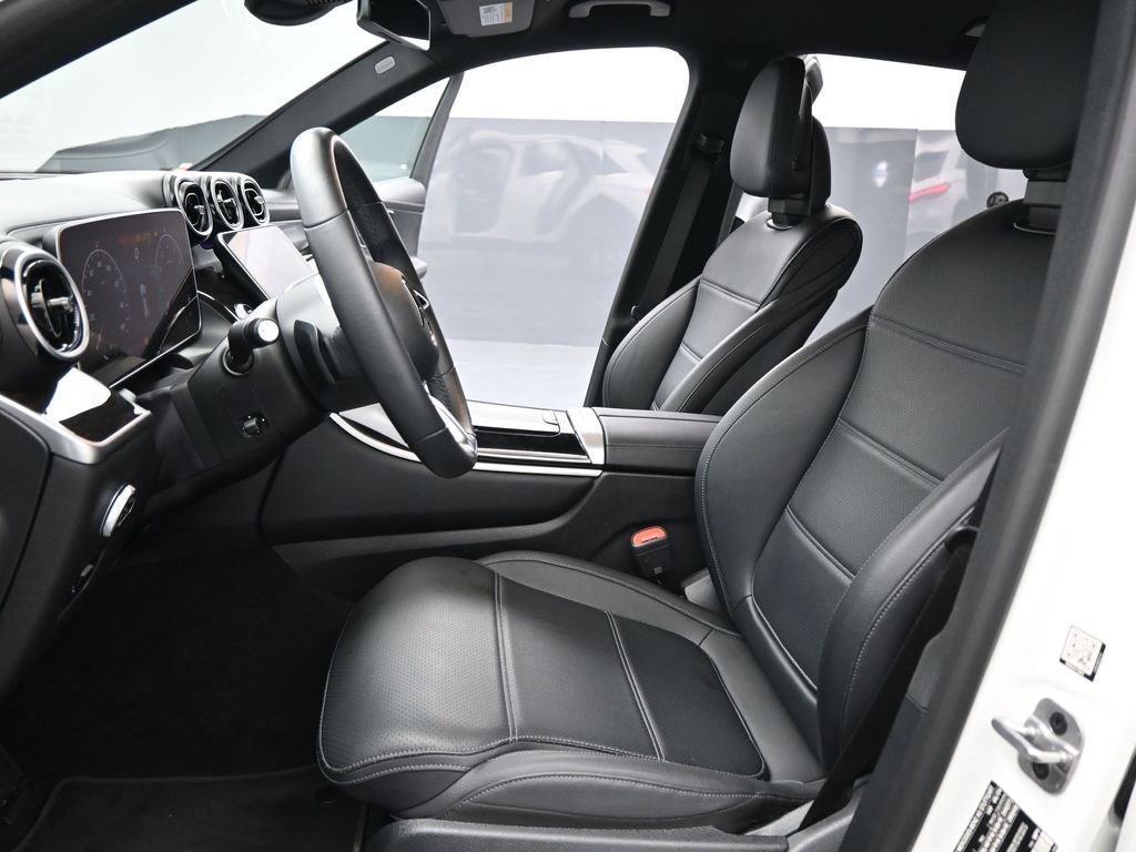 Used 2024 Mercedes-Benz GLC 300 image 37