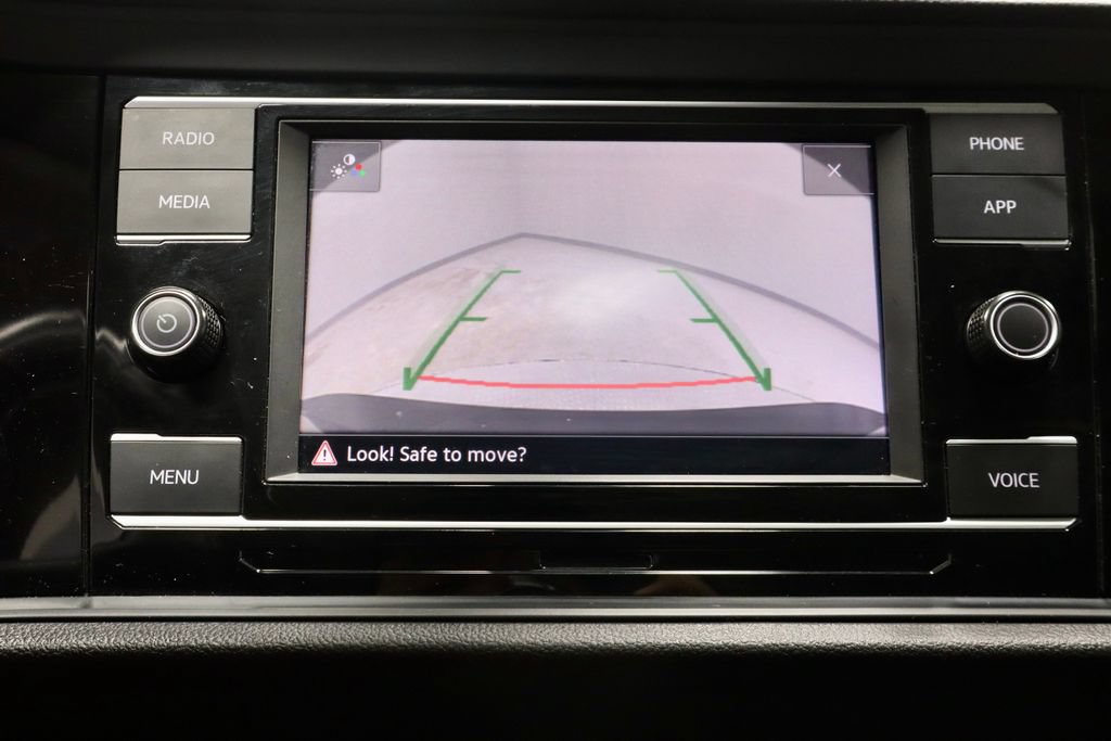 Used 2024 Volkswagen Jetta SE FWD image 2