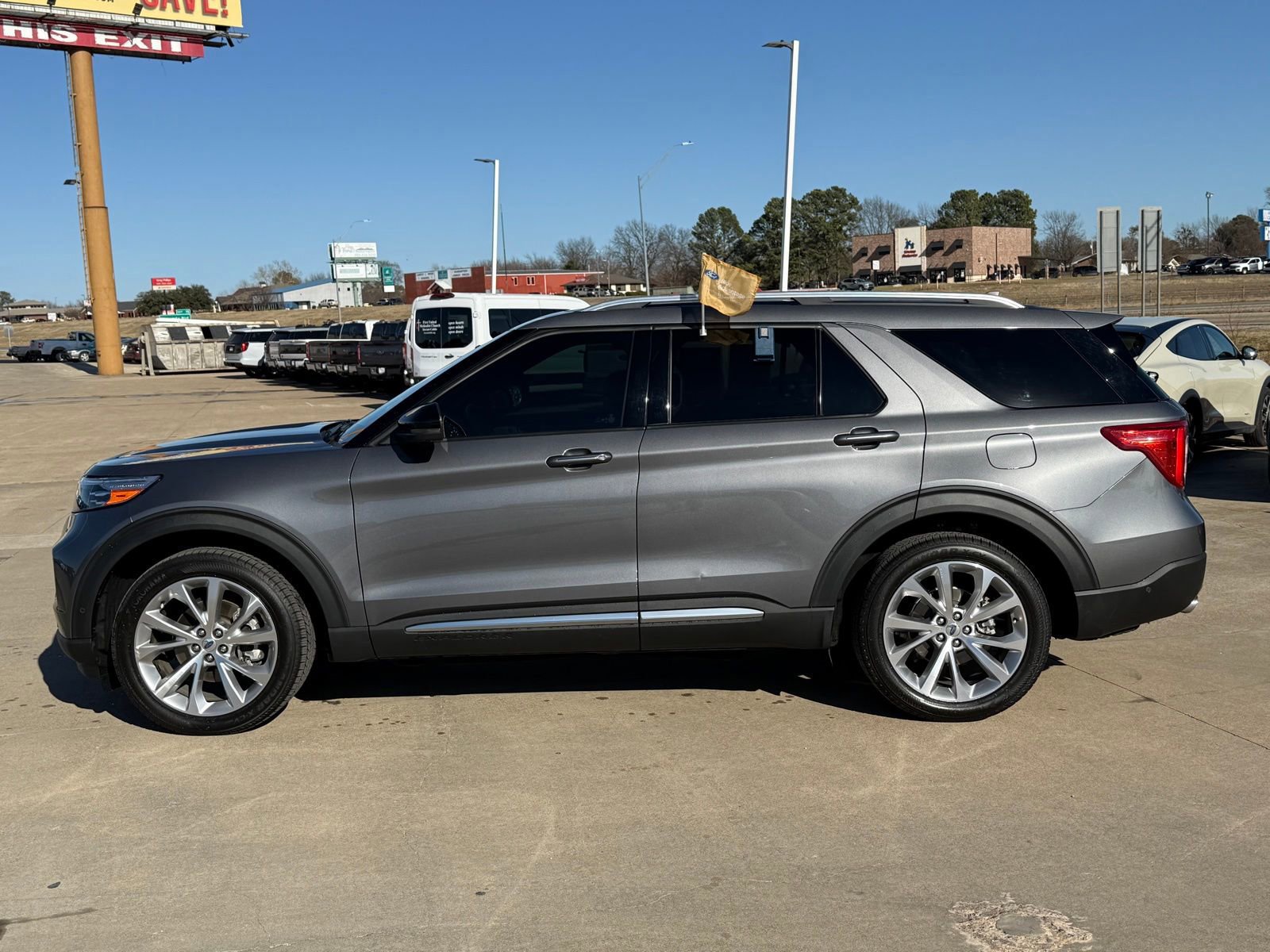 Certified 2022 Ford Explorer Platinum w/ Equipment Group 601A image 2