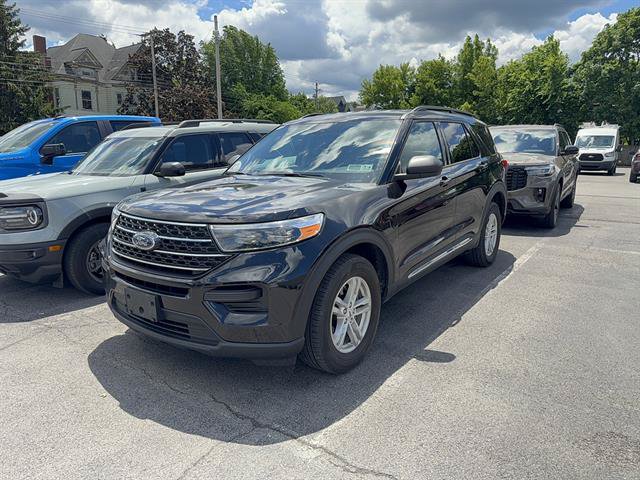 Certified 2023 Ford Explorer XLT w/ Class IV Trailer Tow Package AWD/4WD image 2