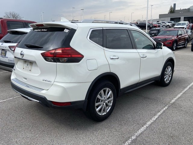 Used 2017 Nissan Rogue SV w/ SV Premium Package image 3