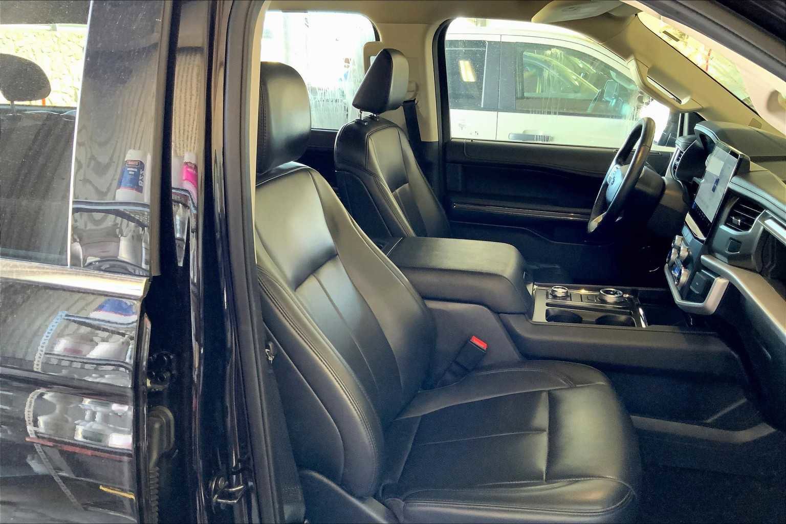 Certified 2024 Ford Expedition Max XLT image 10
