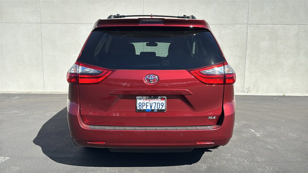 Used 2020 Toyota Sienna XLE w/ XLE Navigation Package image 2
