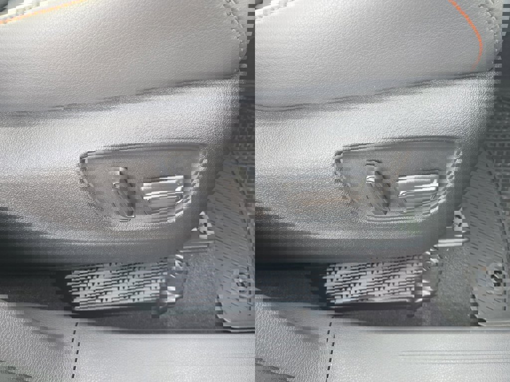 Used 2024 Toyota Sienna XSE image 31