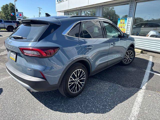 Certified 2026 Ford Escape SE FWD image 2