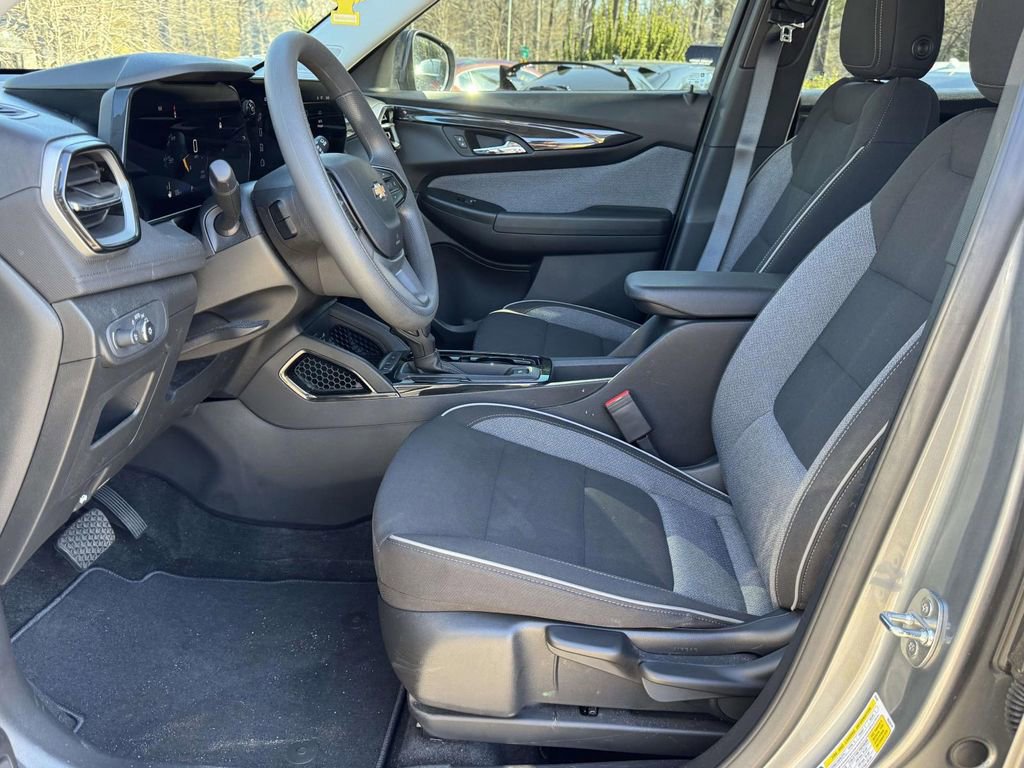 Used 2024 Chevrolet TrailBlazer LS image 25