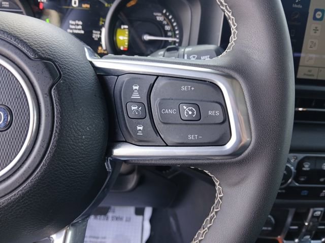 Used 2025 Jeep Wrangler Unlimited Sahara w/ Safety Group image 19