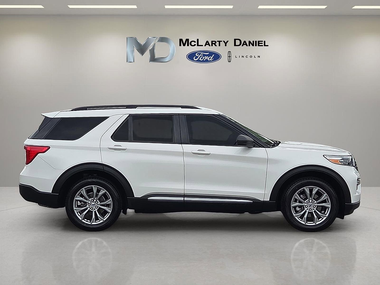 Certified 2023 Ford Explorer XLT w/ Equipment Group 202A AWD/4WD image 6