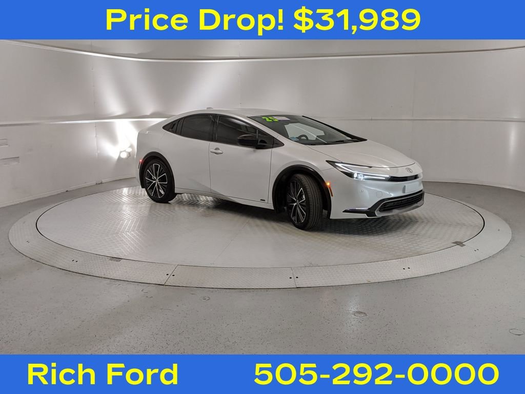 Used 2025 Toyota Prius XLE image 1