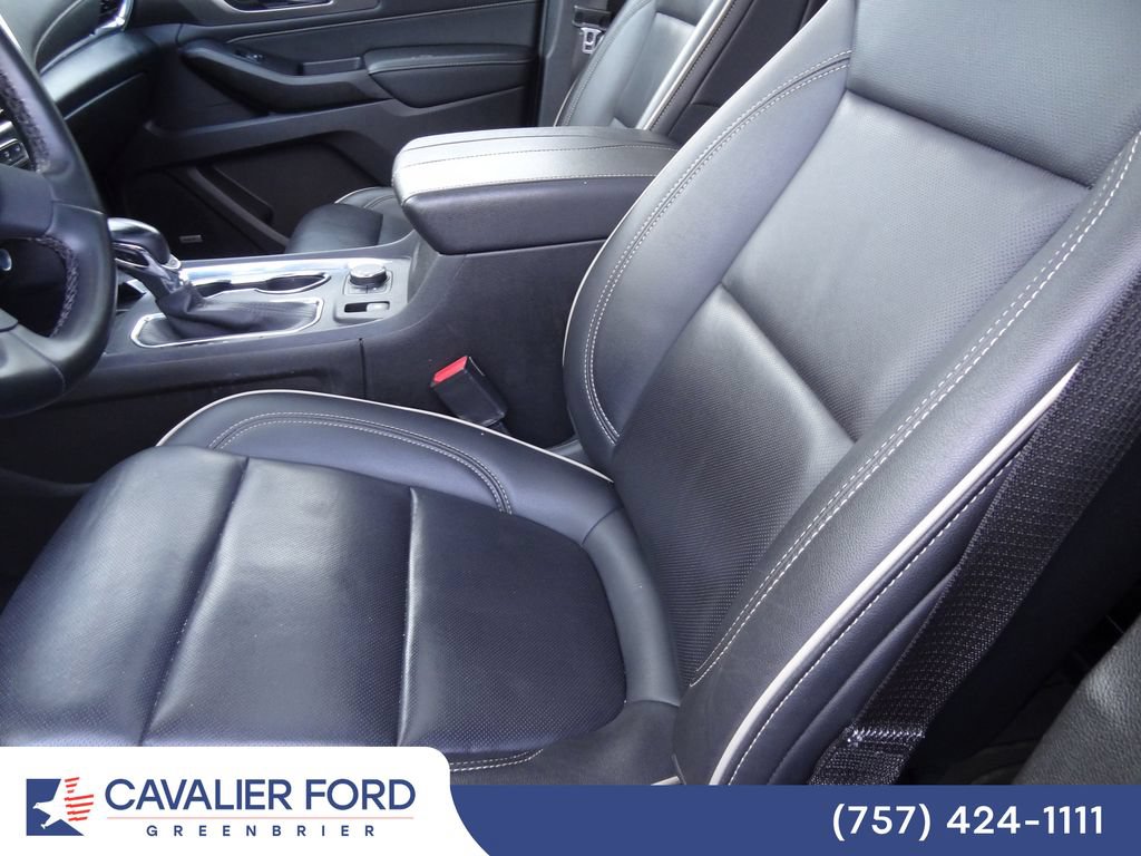 Used 2023 Chevrolet Traverse Premier w/ Redline Edition AWD/4WD image 6