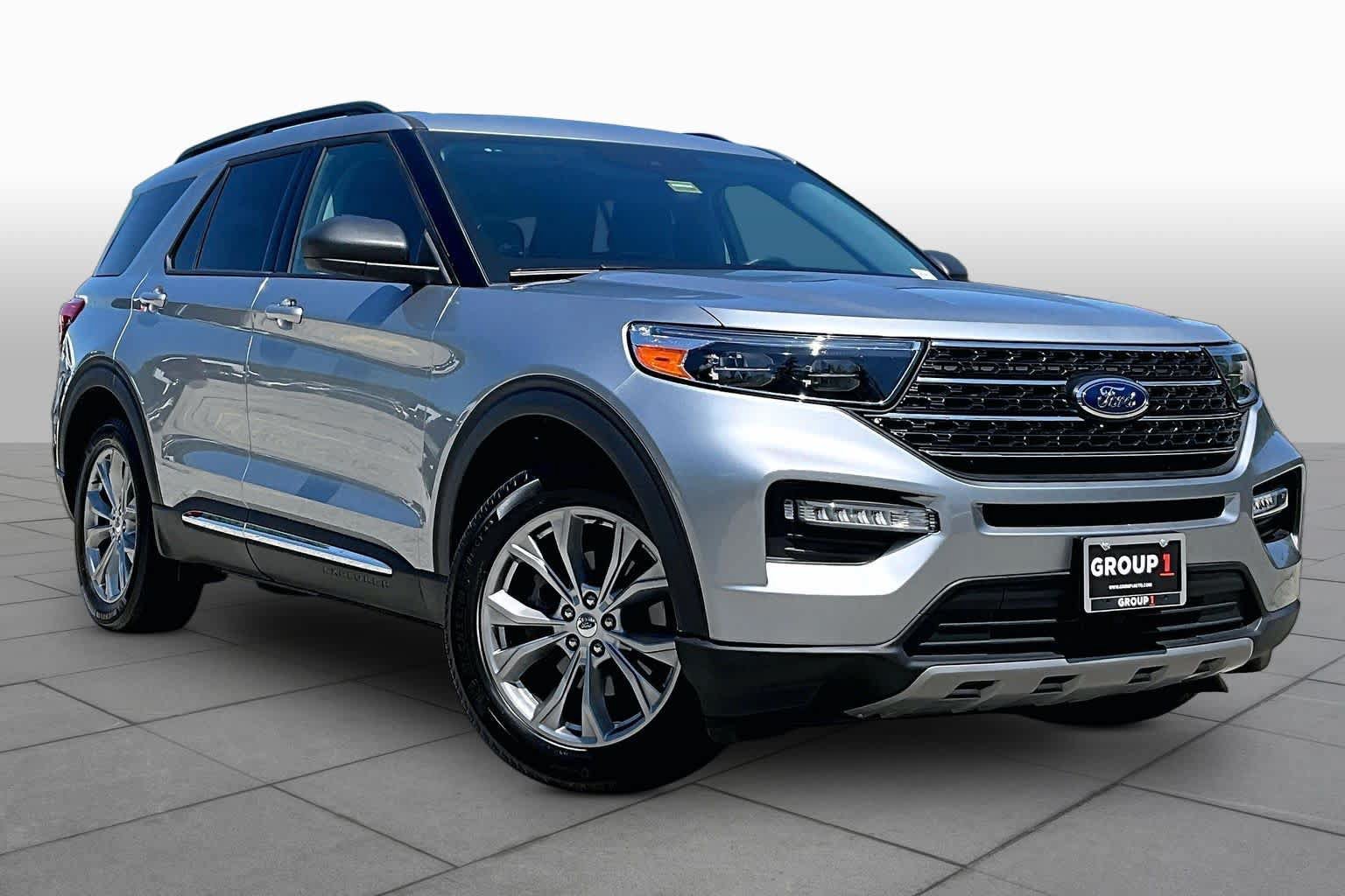 Certified 2023 Ford Explorer XLT w/ Equipment Group 202A AWD/4WD image 3