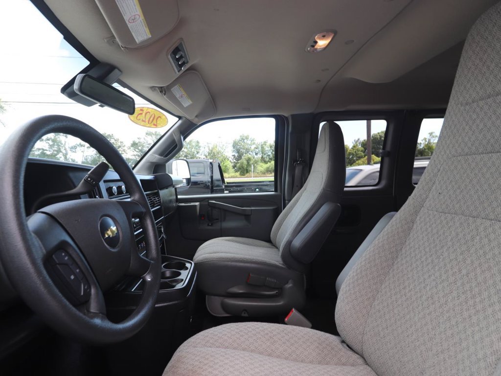 Used 2025 Chevrolet Express 3500 LT w/ LT Preferred Equipment Group RWD image 2