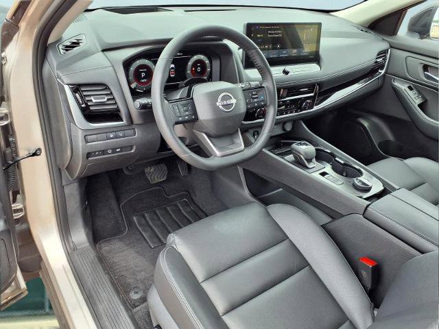 Used 2025 Nissan Rogue SL w/ Tech Package AWD/4WD image 14
