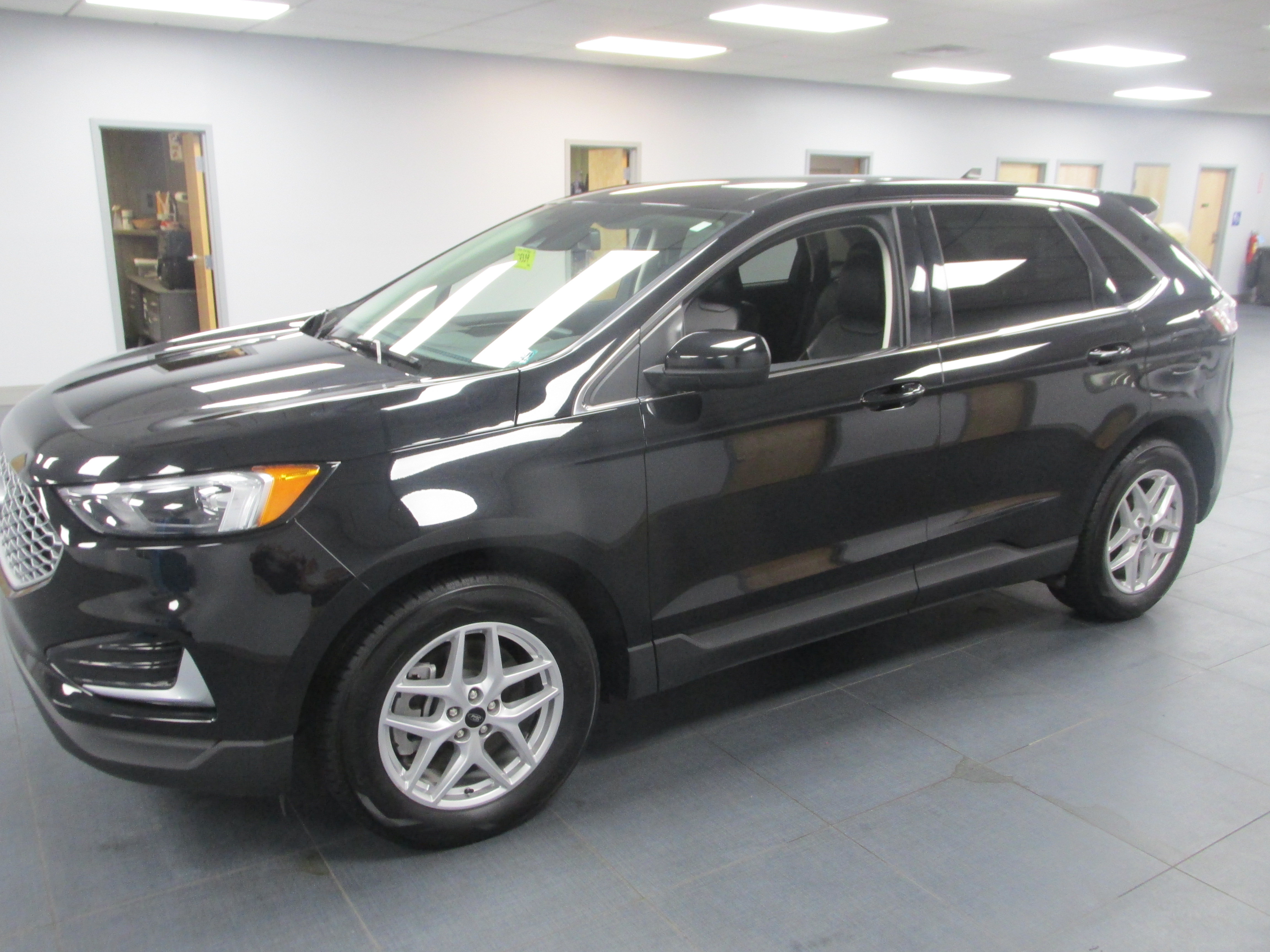 Certified 2024 Ford Edge SEL AWD/4WD image 8