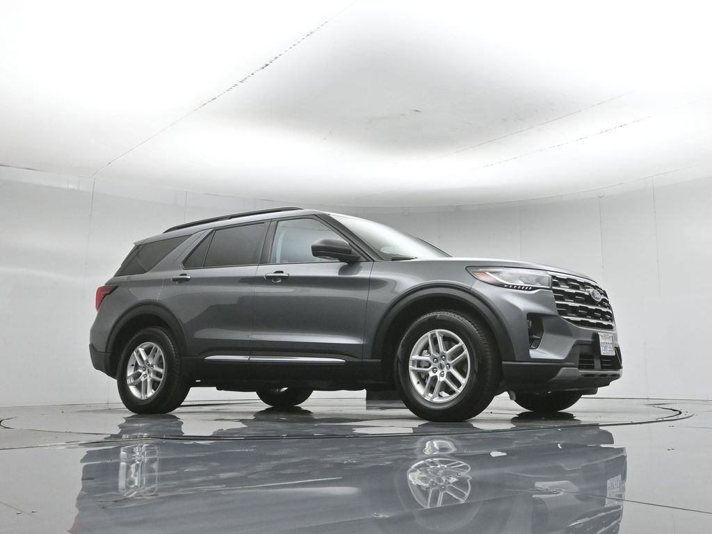 Certified 2025 Ford Explorer Active w/ Active Comfort Package RWD image 4