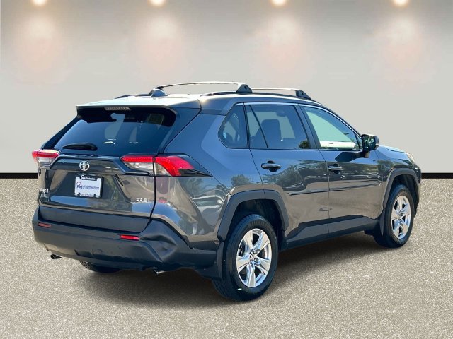 Used 2021 Toyota RAV4 XLE w/ Convenience Package FWD image 5