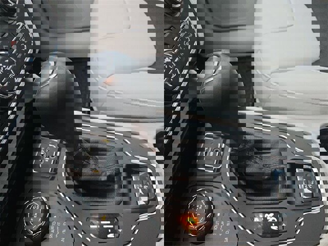 Used 2020 Jeep Cherokee Latitude Plus w/ Comfort/Convenience Group image 19