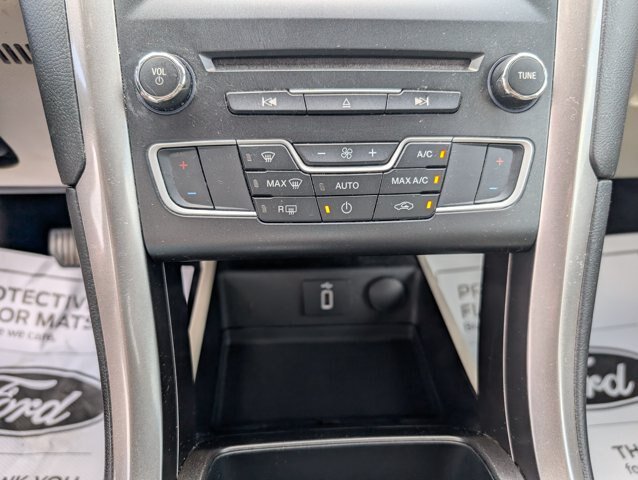 Certified 2018 Ford Fusion SE w/ Fusion SE Technology Package FWD image 15