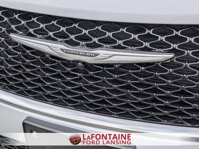 Used 2024 Chrysler Pacifica Touring-L FWD image 9