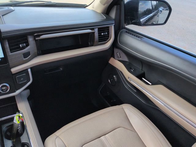 Certified 2024 Ford Expedition Limited image 17