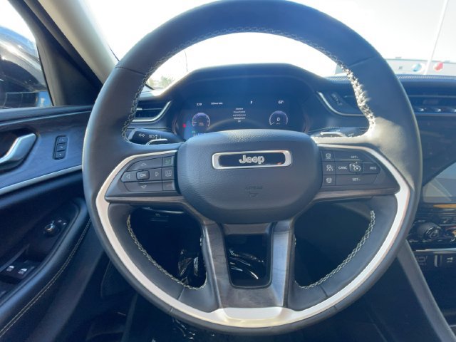 Used 2023 Jeep Grand Cherokee Limited AWD/4WD image 16