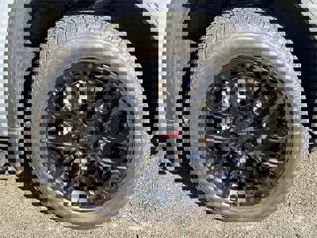 Used 2024 GMC Sierra 1500 SLT w/ SLT Convenience Package image 9