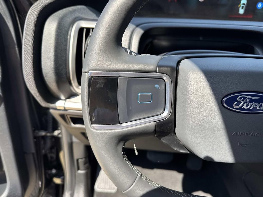 Certified 2025 Ford Expedition Active image 25