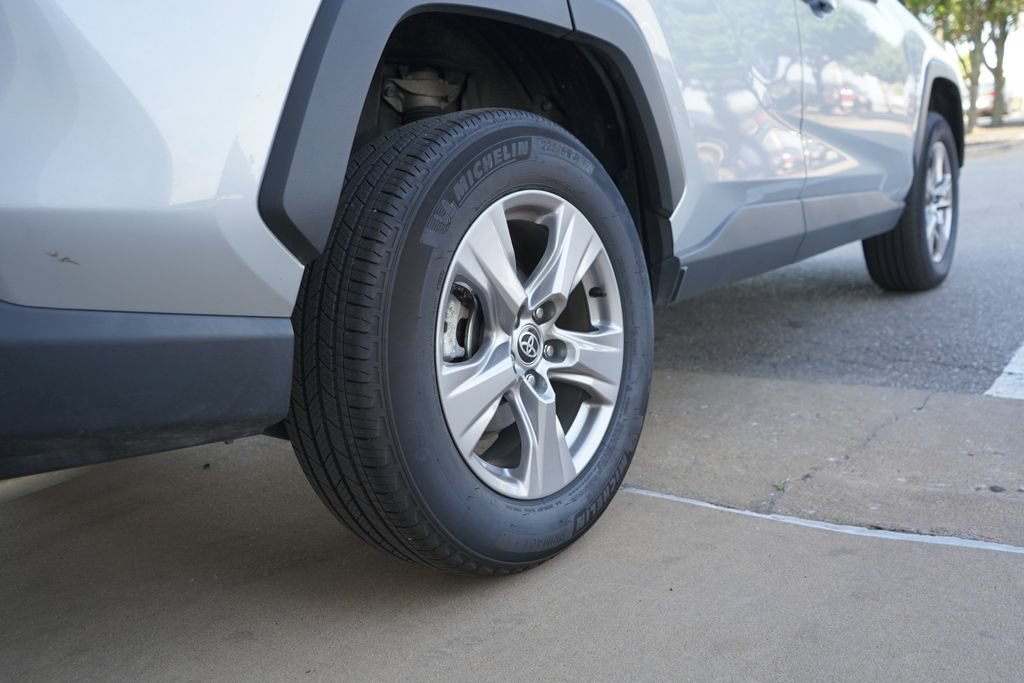 Used 2025 Toyota RAV4 XLE AWD/4WD image 8