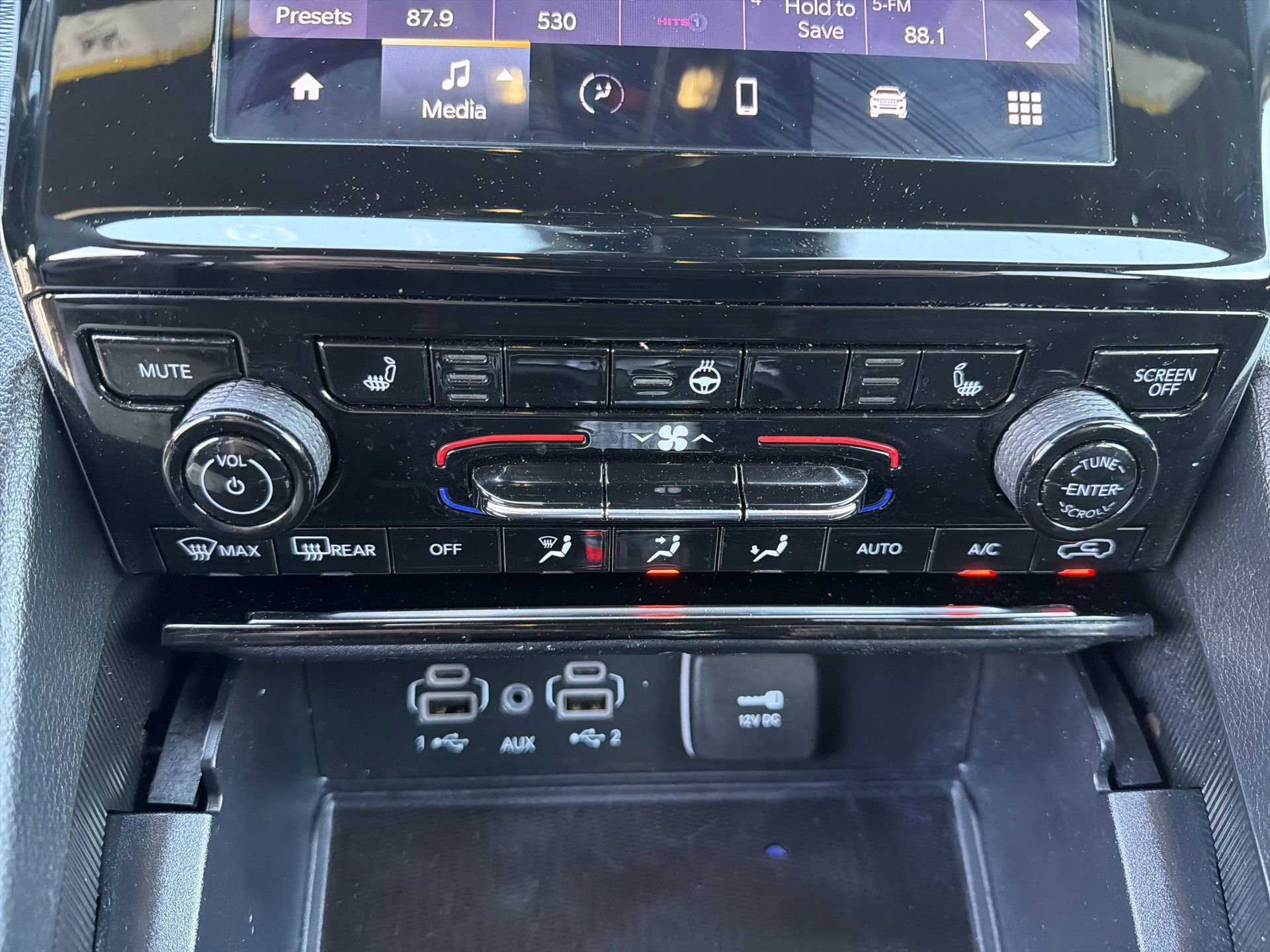 Used 2025 Jeep Grand Cherokee Altitude image 6