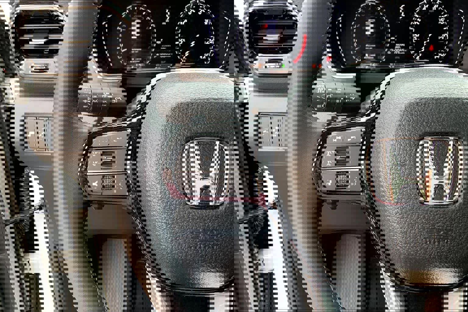 Used 2025 Honda Pilot EX-L image 24