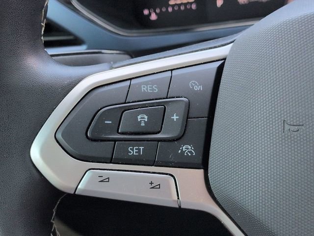 Used 2024 Volkswagen Taos SE w/ Panoramic Sunroof Package FWD image 25