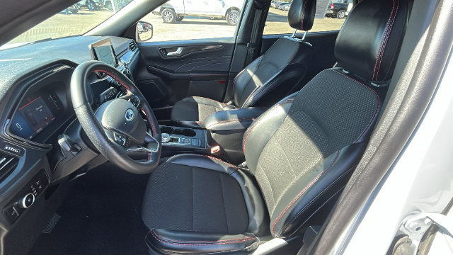 Certified 2025 Ford Escape ST-Line Select AWD/4WD image 17
