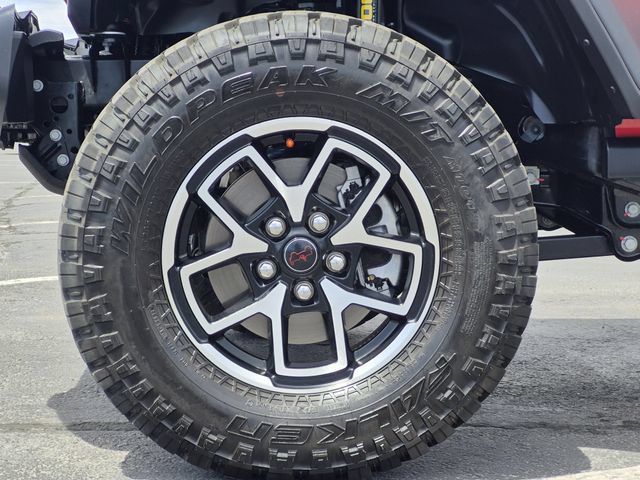 Used 2025 Jeep Gladiator Rubicon w/ Convenience Group AWD/4WD image 11