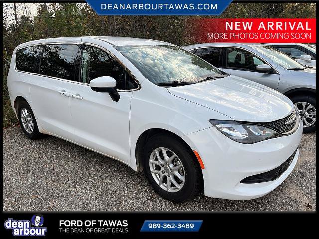 Used 2023 Chrysler Voyager LX FWD image 2