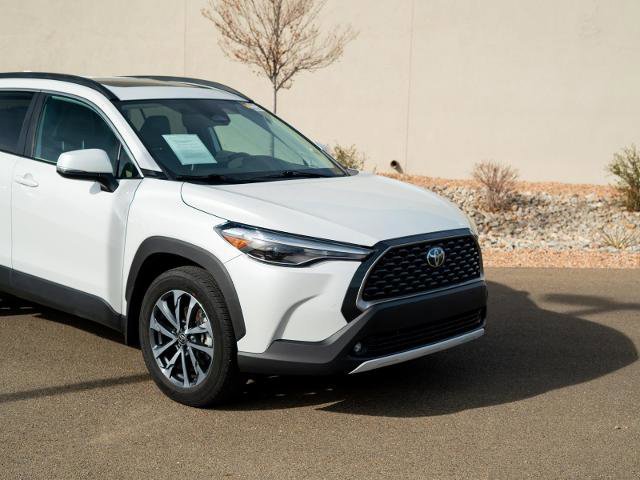 Used 2024 Toyota Corolla Cross XLE image 9