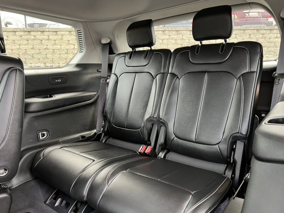 Used 2023 Jeep Grand Cherokee L Limited w/ Trailer Tow Group (B) image 12