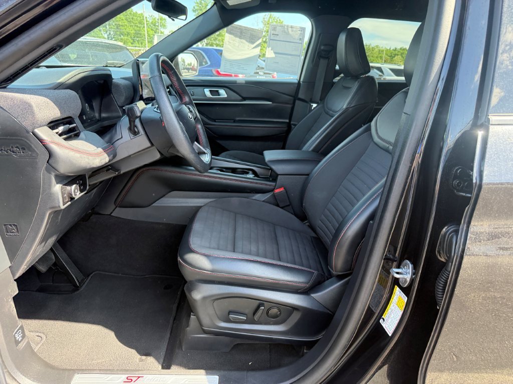 Certified 2025 Ford Explorer ST-Line w/ ST-Line Street Pack AWD/4WD image 14