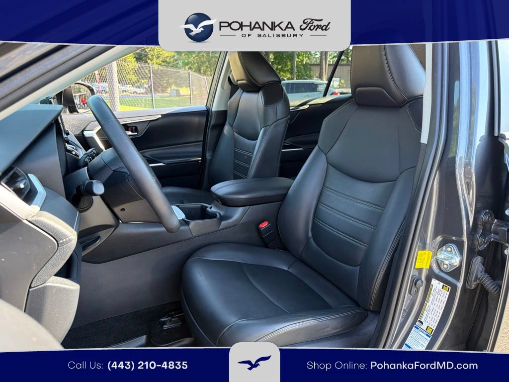 Used 2022 Toyota RAV4 XLE Premium AWD/4WD image 19