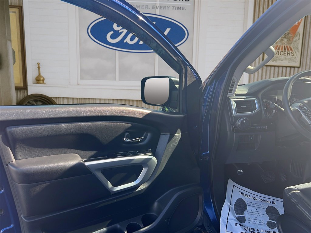 Used 2019 Nissan Titan SV image 13