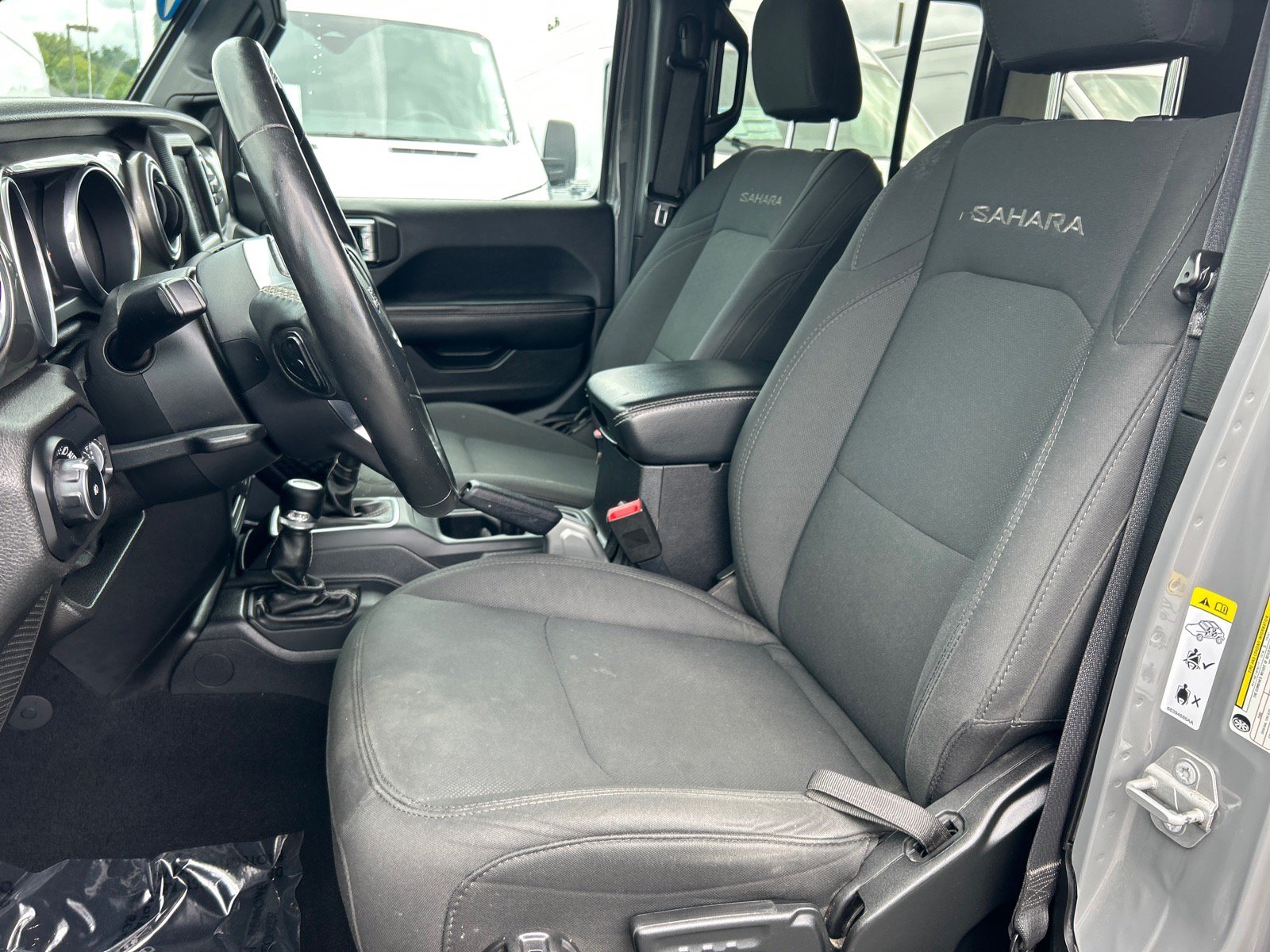 Used 2018 Jeep Wrangler Unlimited Sahara AWD/4WD image 9