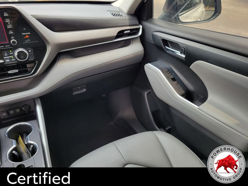 Used 2020 Toyota Highlander XLE FWD image 22