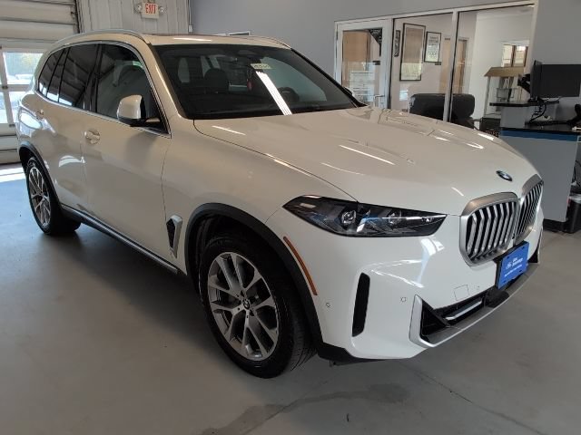 Used 2024 BMW X5 xDrive40i w/ Premium Package AWD/4WD image 7