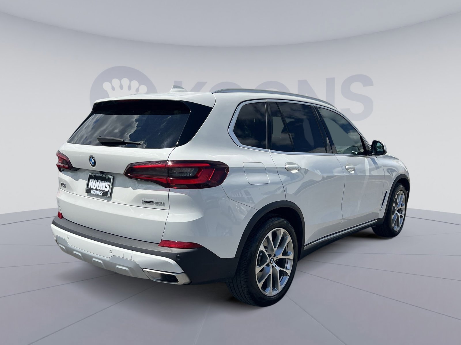 Used 2023 BMW X5 xDrive40i w/ Parking Assistance Package AWD/4WD image 10
