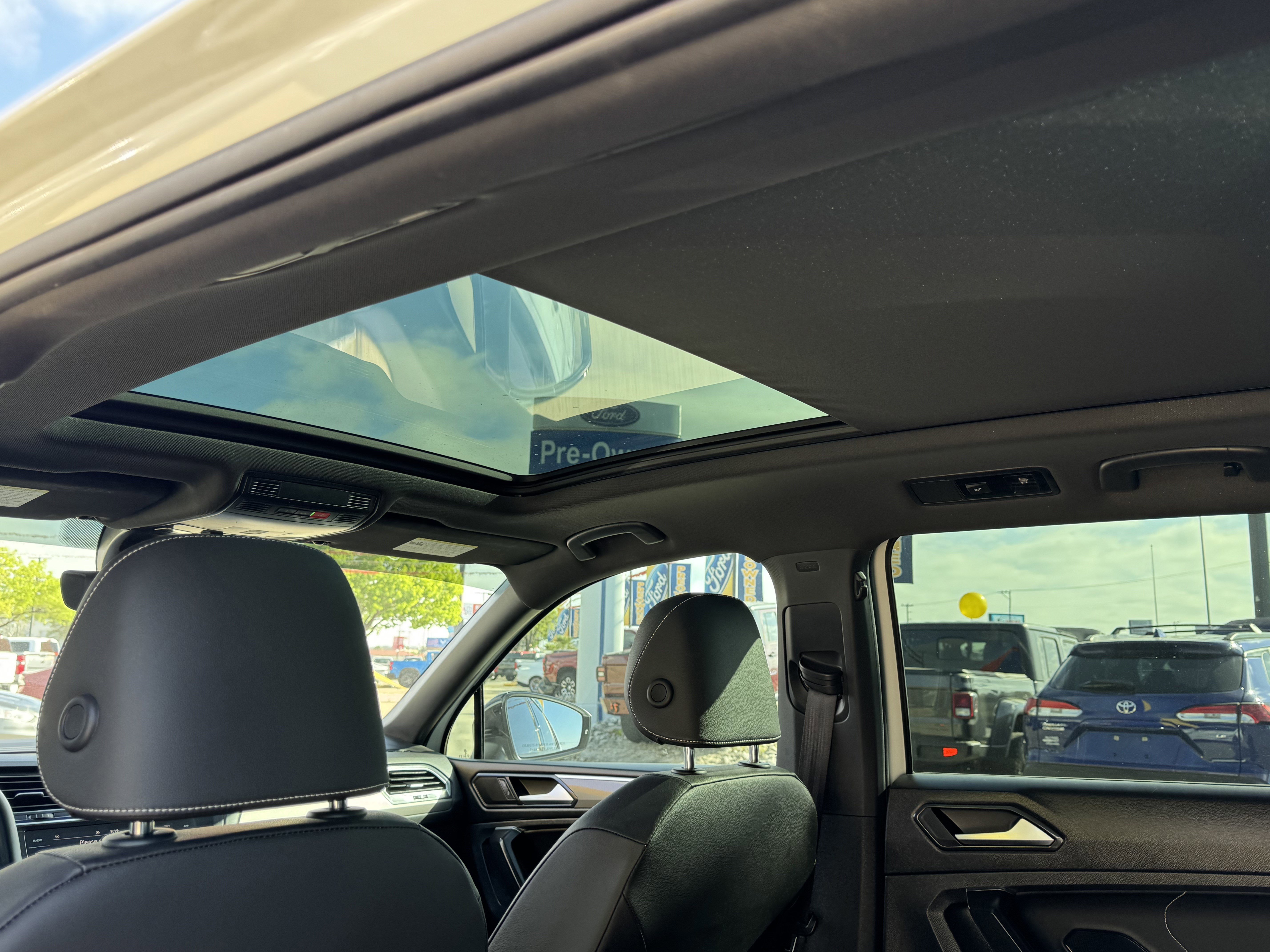 Used 2023 Volkswagen Tiguan SE R-Line image 13