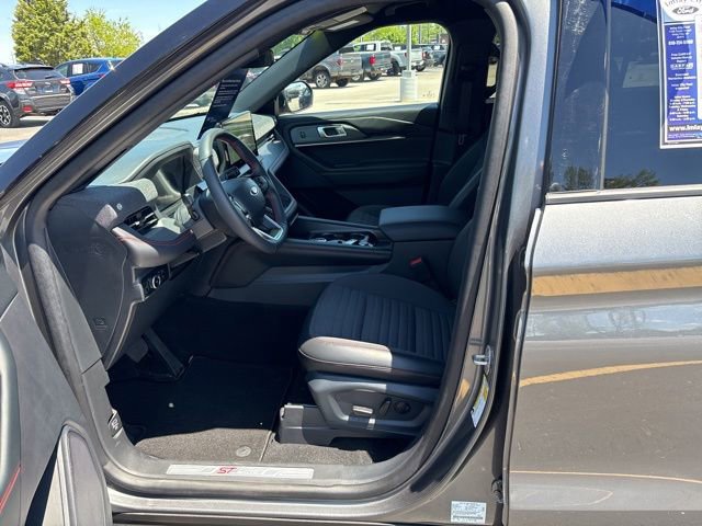 Certified 2025 Ford Explorer ST-Line AWD/4WD image 25