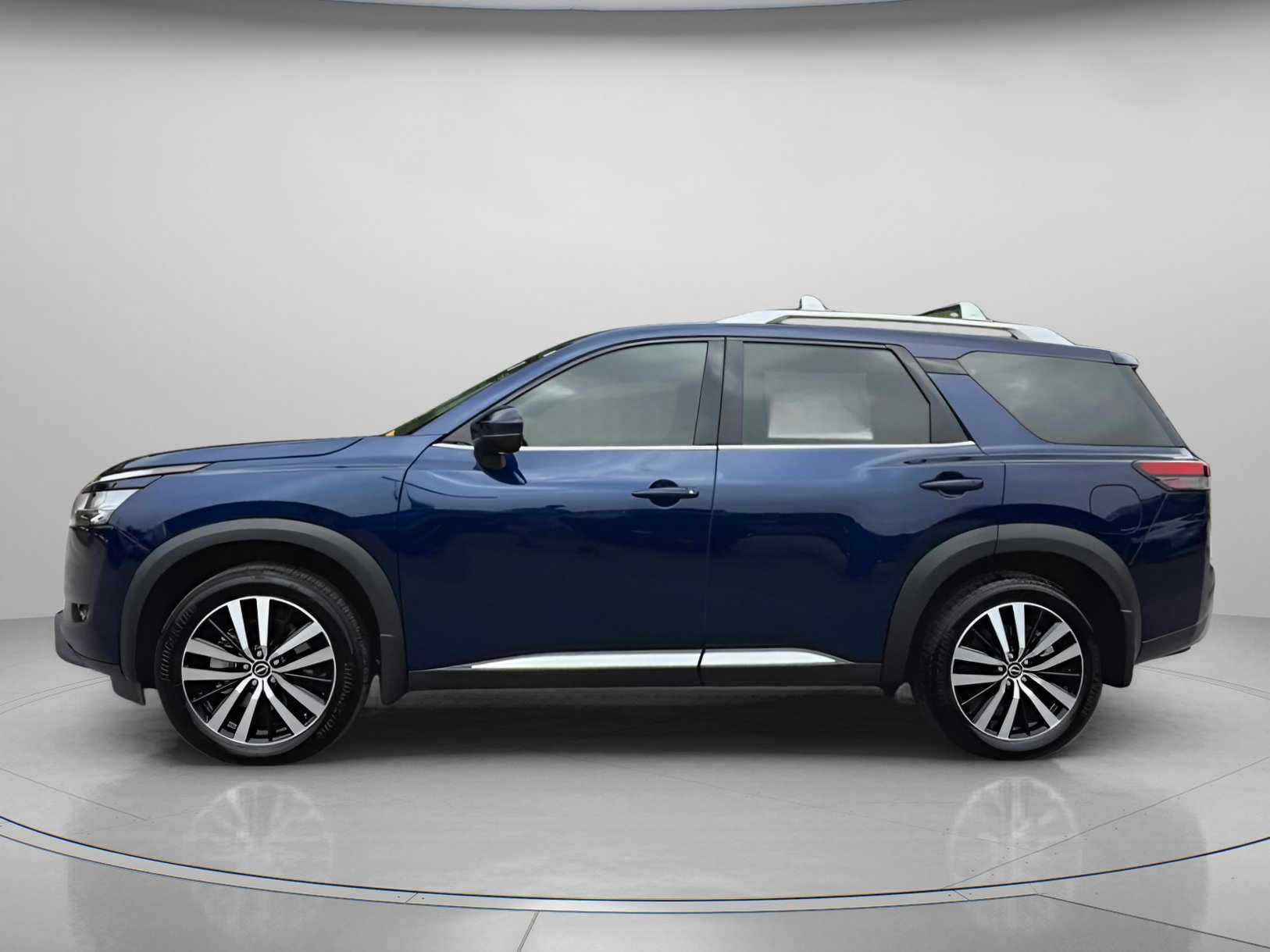 Used 2024 Nissan Pathfinder Platinum image 8