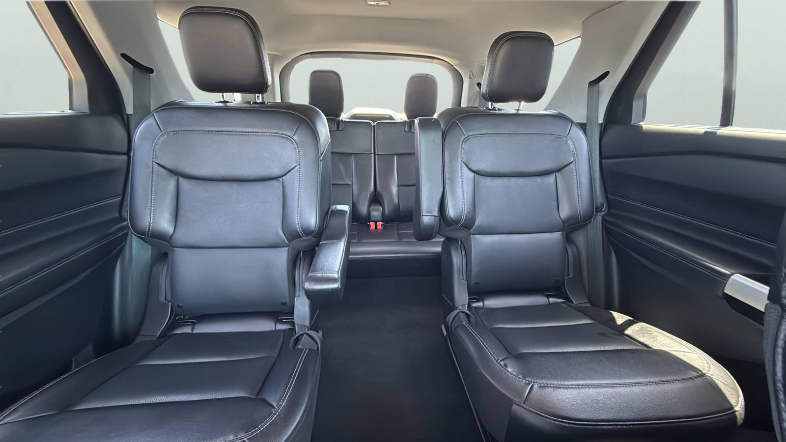 Certified 2024 Ford Explorer Limited RWD image 23