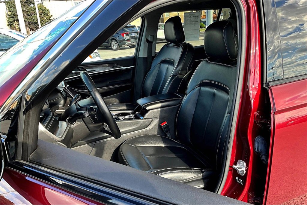 Used 2022 Jeep Grand Cherokee L Limited image 24